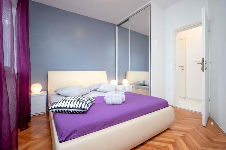 Dormitorio con cama tamaño queen de 160 cm x 200 cm