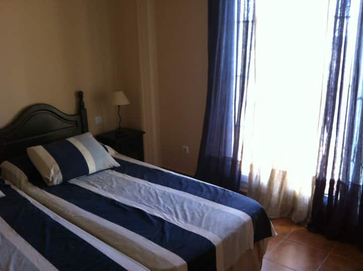 ห้องนอนใหญ่ - เตียง