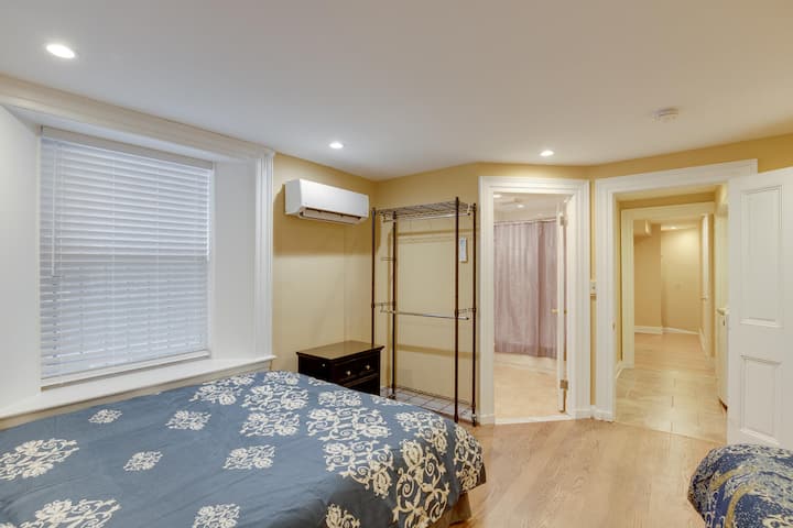 ห้องนอนสวีทในบ้าน 1 ชั้นทางเข้า/ชั้นล่างเตียงควีนไซส์ 1 หลังเตียงเดี่ยว 1 หลังนอนได้ 3 คน