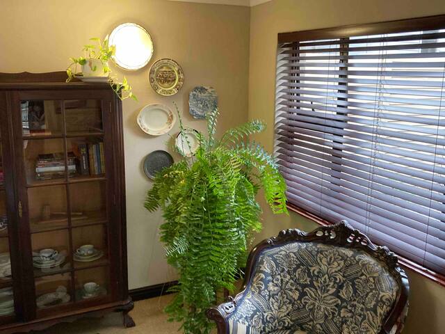 Bougainvillea Boston, 2 bedrooms, lounge, kitchen gallery image 4