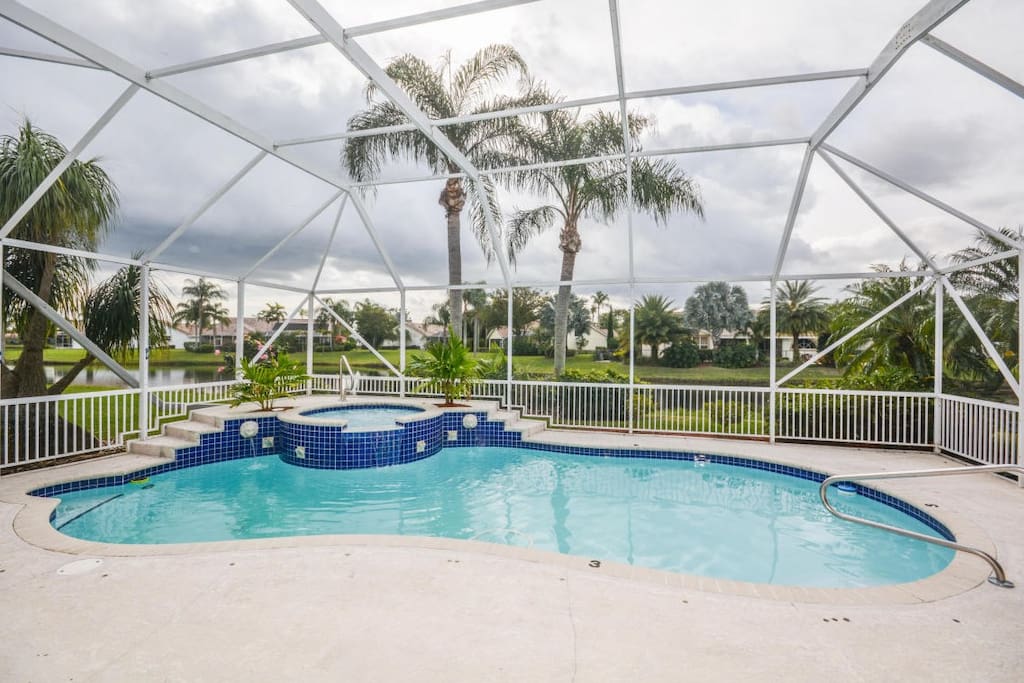 Pool in the screened-in patio
