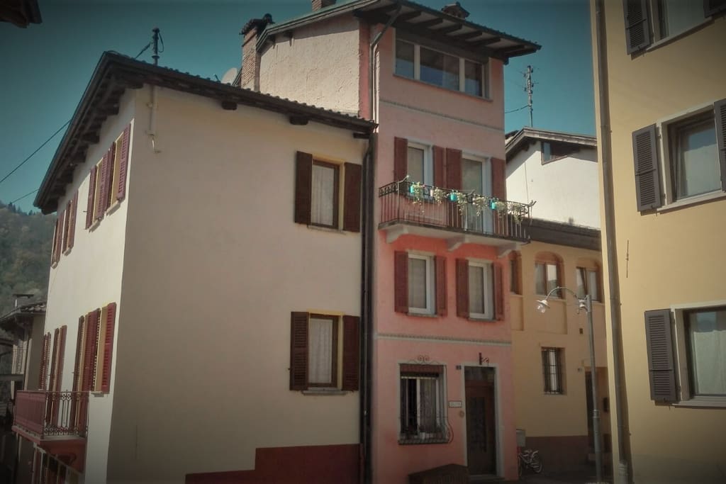 La nostra tipica casa Ticinese! / Our typical Ticinese house! / Unser typisches Tessiner Haus !
