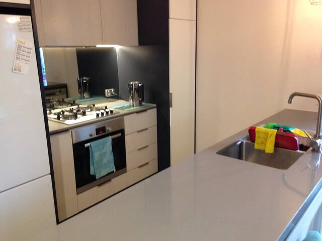 Apartment in Waitara – Near Rail 40mins to CBD gallery image 5