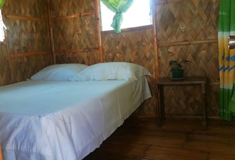 Ocean Breeze - Bahay Kubo with AC