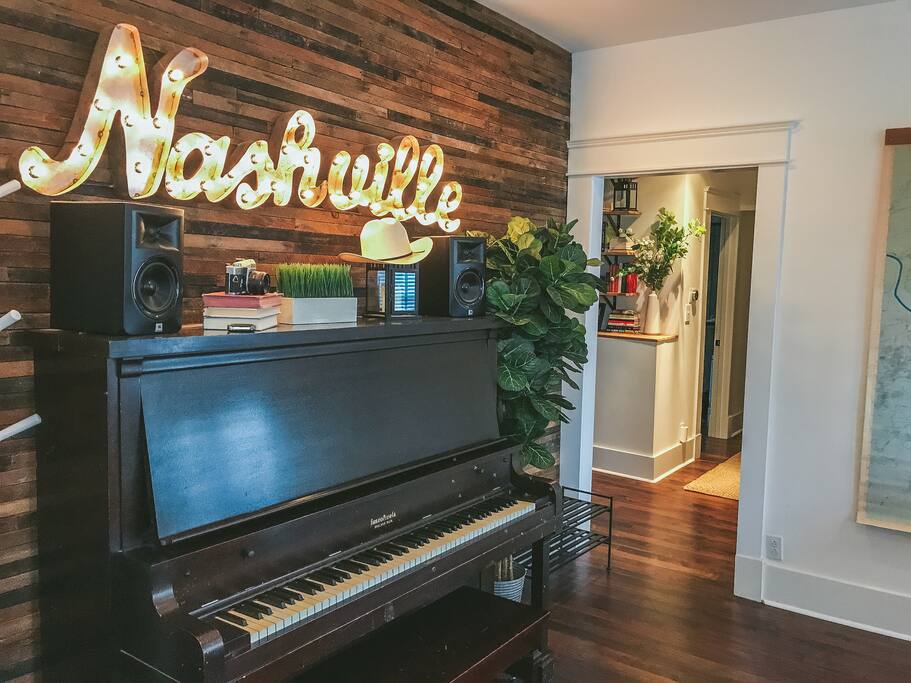 Entryway Nashville Light Up Sign