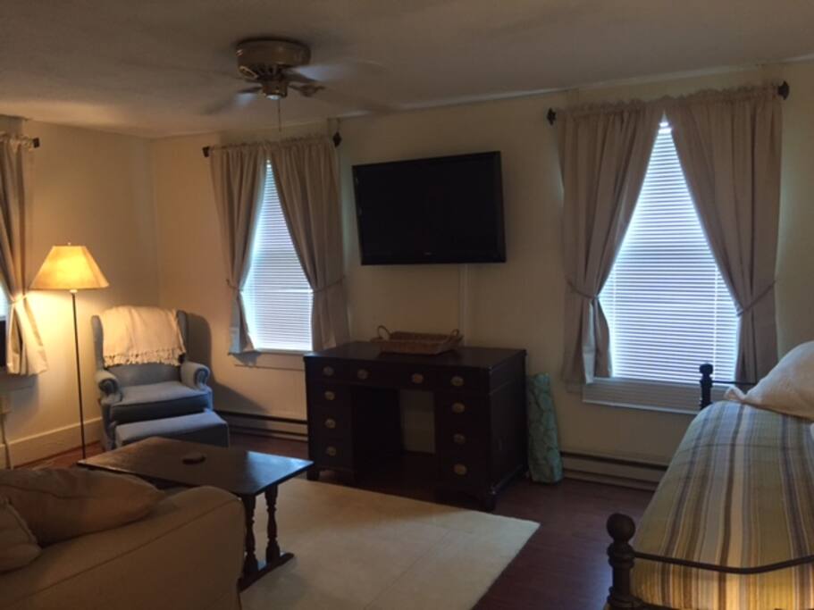 New paint, rugs, bedding and curtains were added in June 2017 to make this cozy spot even more charming! A 55-inch flat-screen television and free wi-fi top it off!