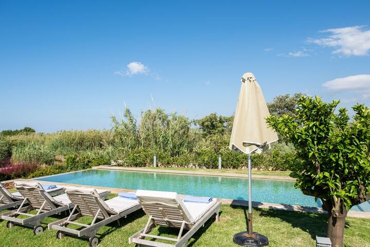 Mousiki, beautiful villa very near the beach. gallery image 5