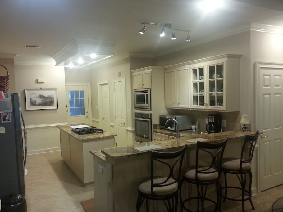 kitchen breakfast bar