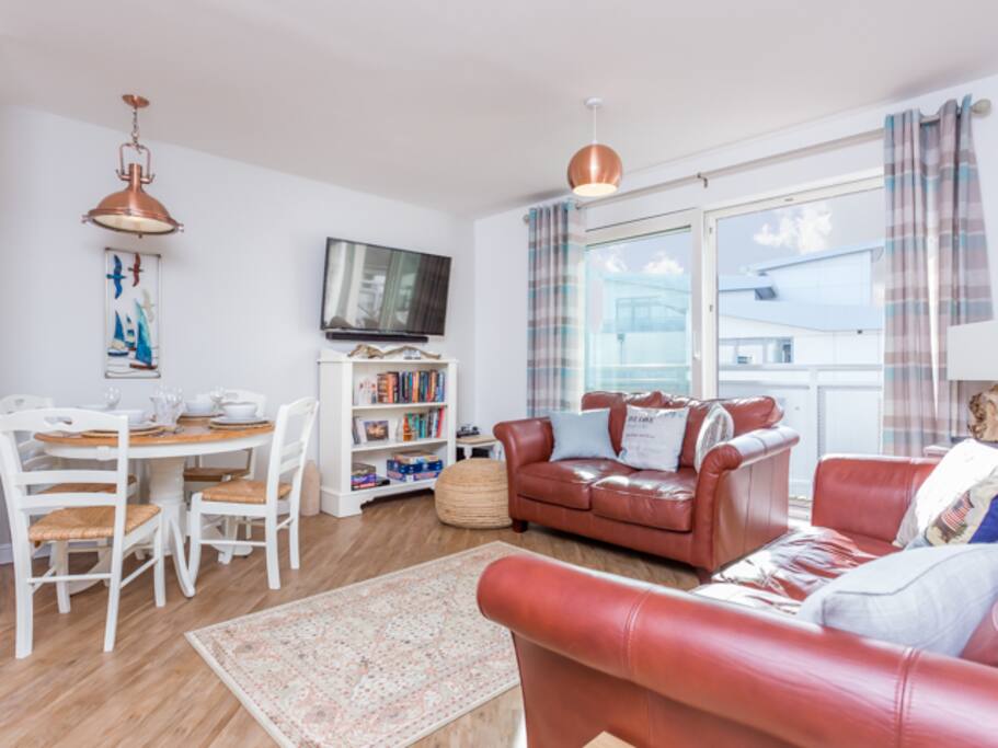 Lounge / Dining Room