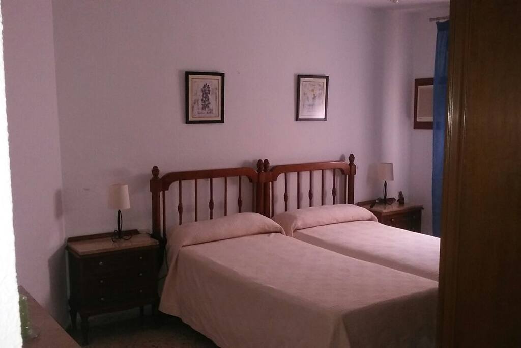 Cuarto grande / large room