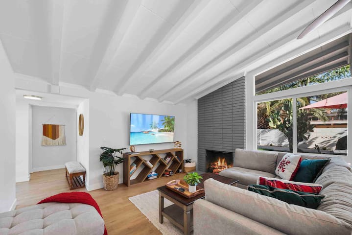 4bd Jacuzzi +near airport, beach,universal studio