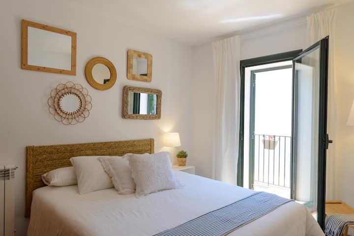 غرفة نوم مزدوجة #2 بسرير 160 × 200 سم (63بوصة × 78 بوصة)