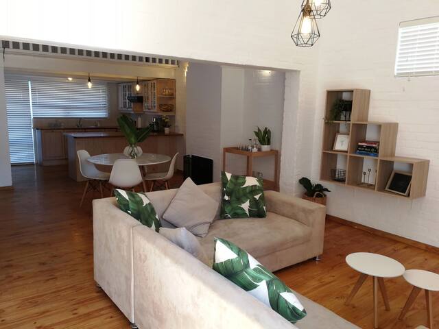 Bright Beach Cottage gallery image 4