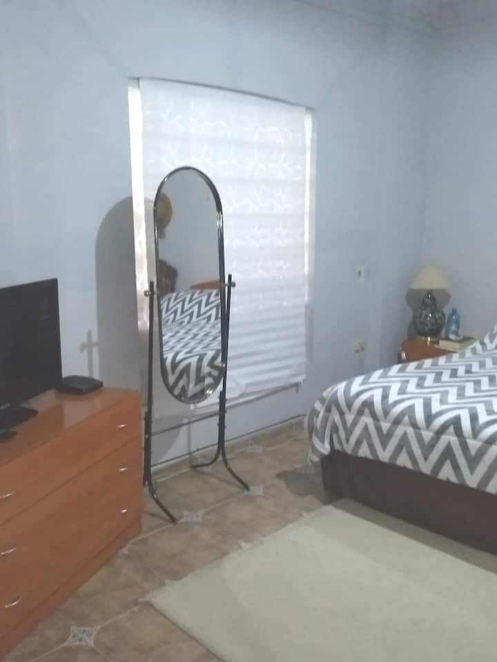 Toma de la segunda recámara cama king zice