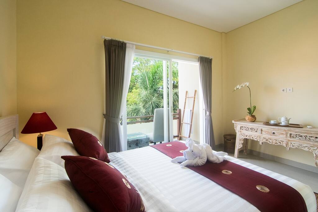 1st room, located on first floor
