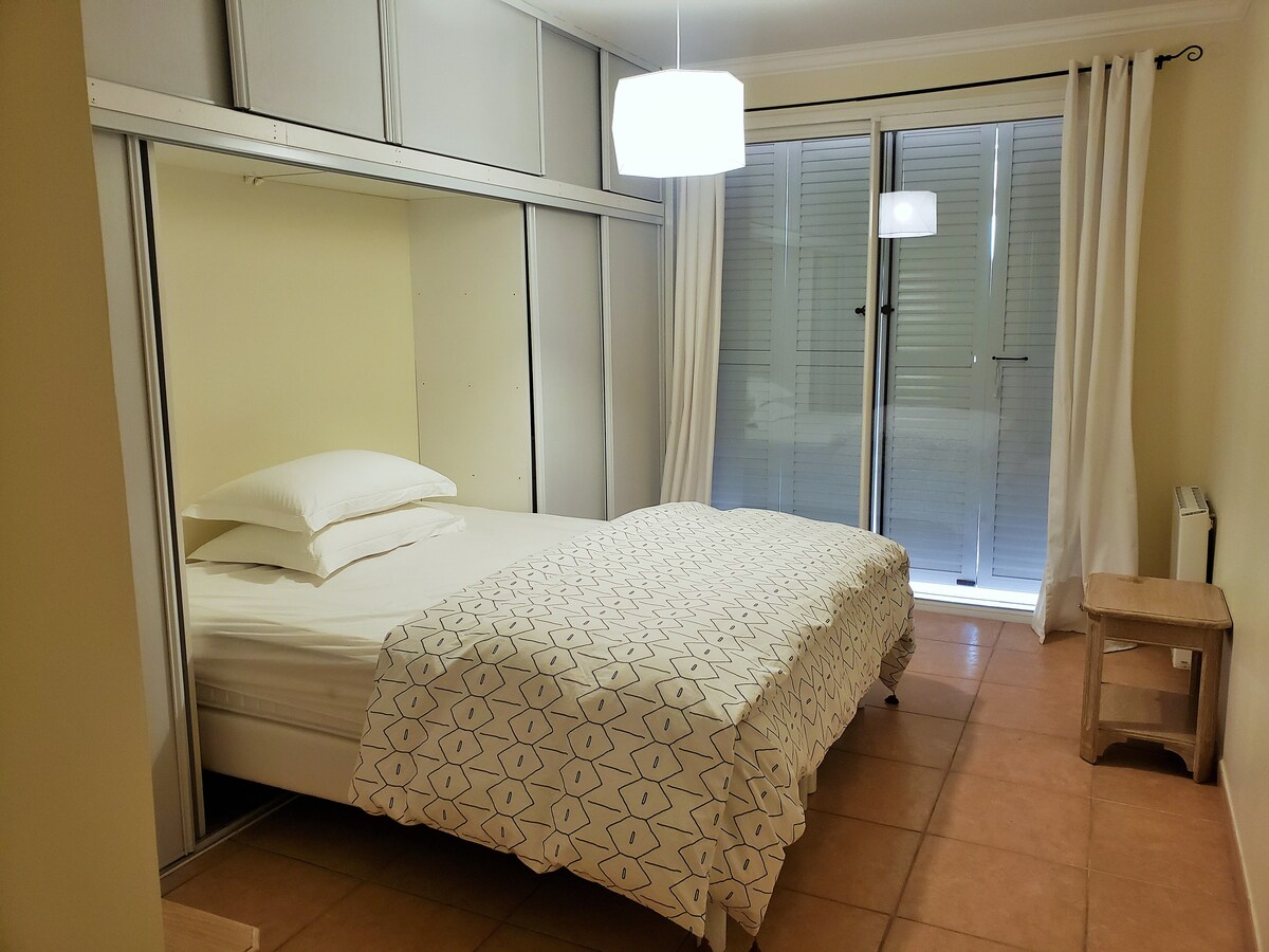 Chambre avec lit double