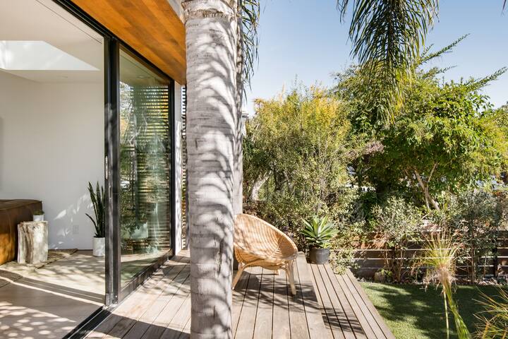 Modern Venice Beach House with Sauna and Spa gallery image 3