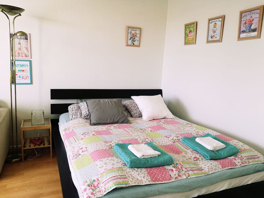 Iso parisänky / A spacious double bed
