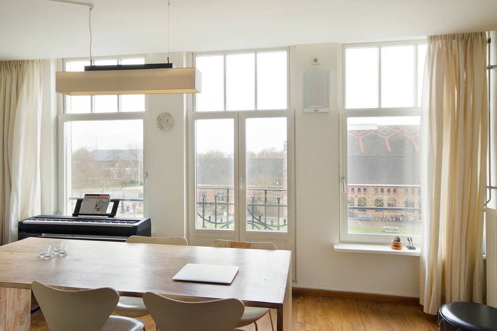 Windows with direct view on
Westergasfabriek