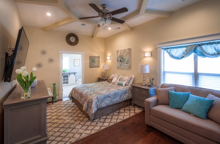 Exquisite guest suite with private bath
