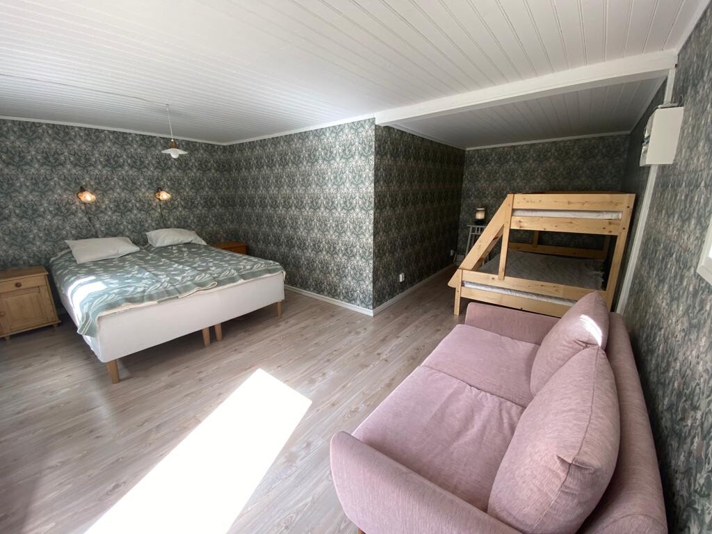 Maison d'hôtes avec lit double, lit superposé avec chambre pour 2 sur la partie inférieure et 1 en haut. Chalet récemment rénové d'environ 20 m ².