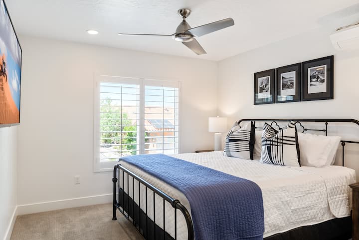 جناح رئيسي رقم3 بحمام داخلي ملحق.