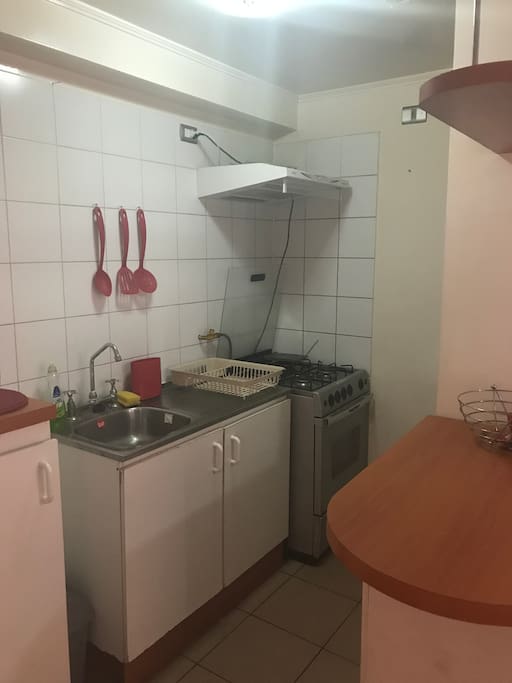 Cocina equipada cocina microondas refrigerador loza ollas etc
