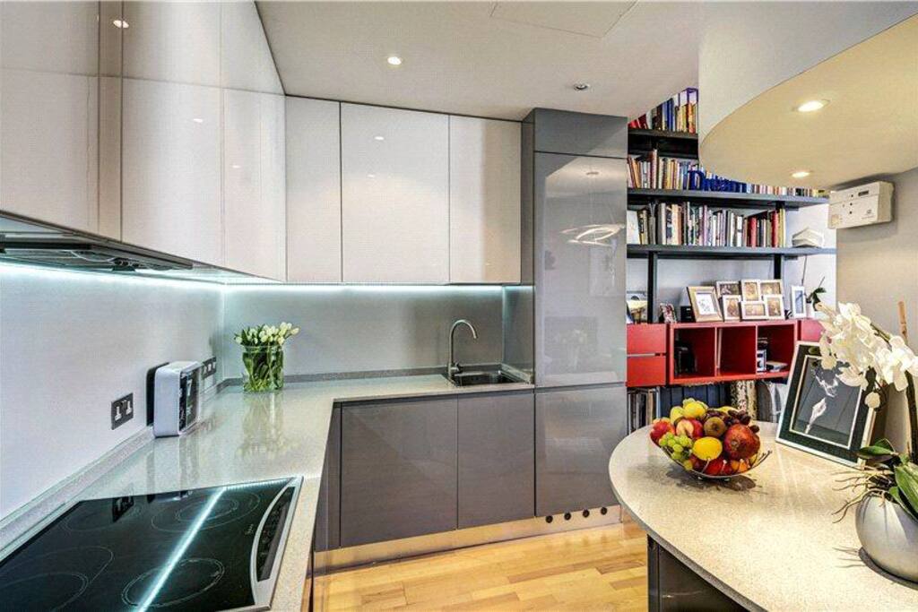 Designer Kitchen, recently fitted, with combi oven, integrated washing/ drying machine and integrated dish washer. High gloss thick doors and stone worktop.