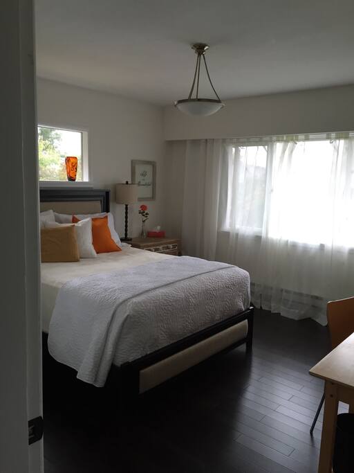 Large and bright with a queen size bed, desk and ample closet space.