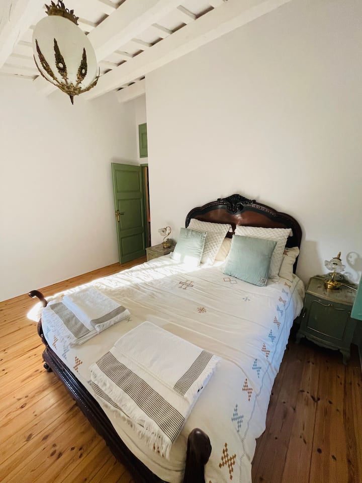 Chumba cha kulala mara mbili ghorofani 