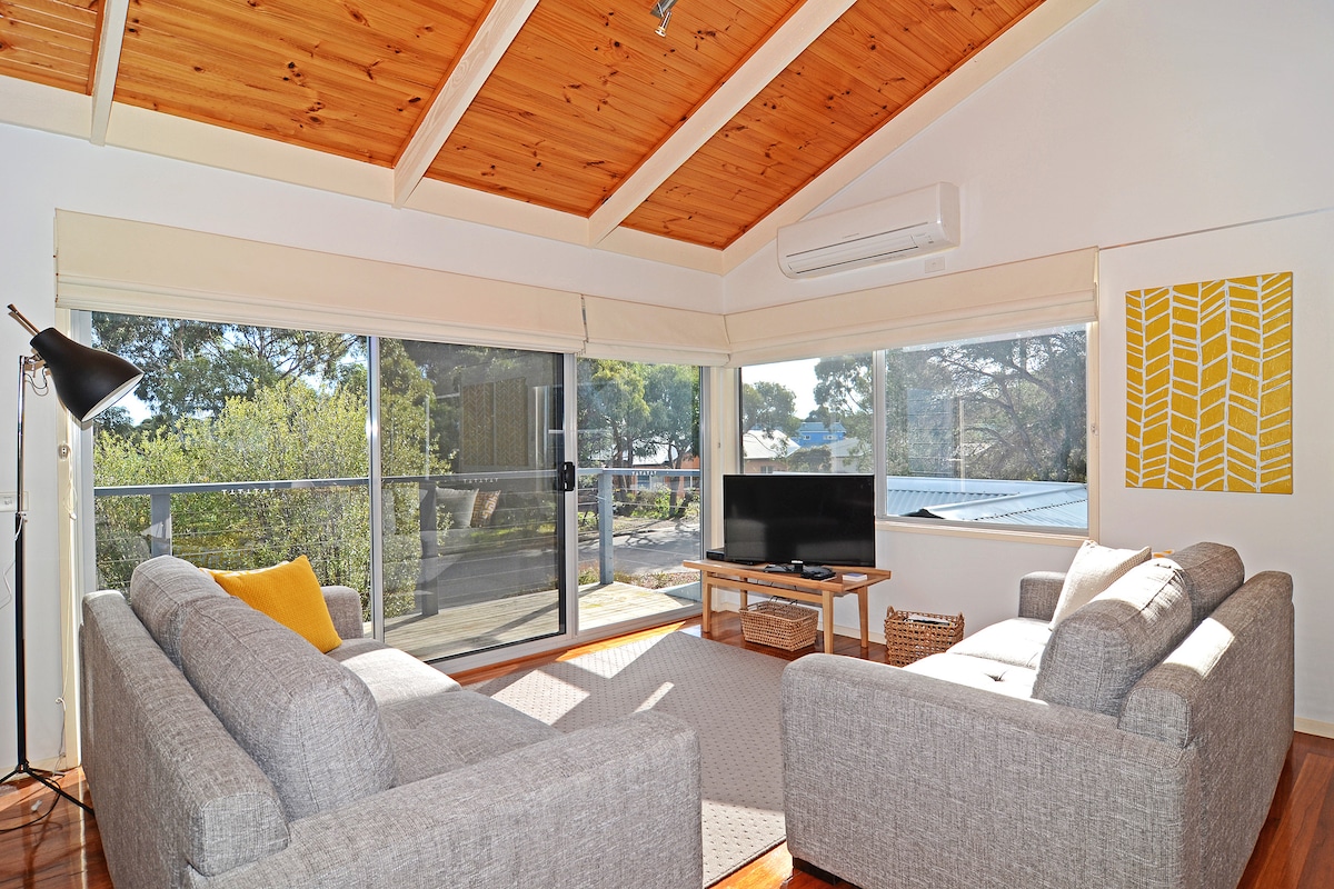 Top Airbnb: Take a Summer Break - dog friendly & outdoor spa à Anglesea