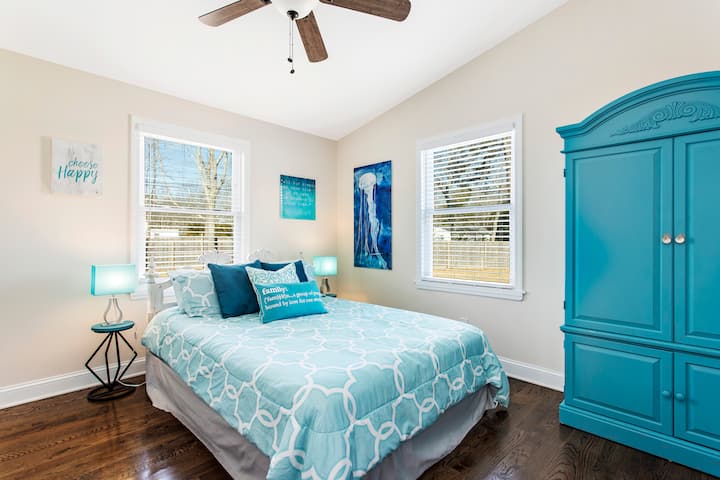 Chumba cha kulala cha Master kilicho na bafu nusu