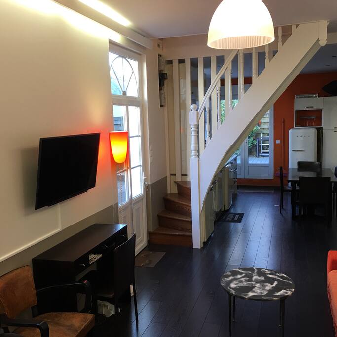 Salon et accès chambres