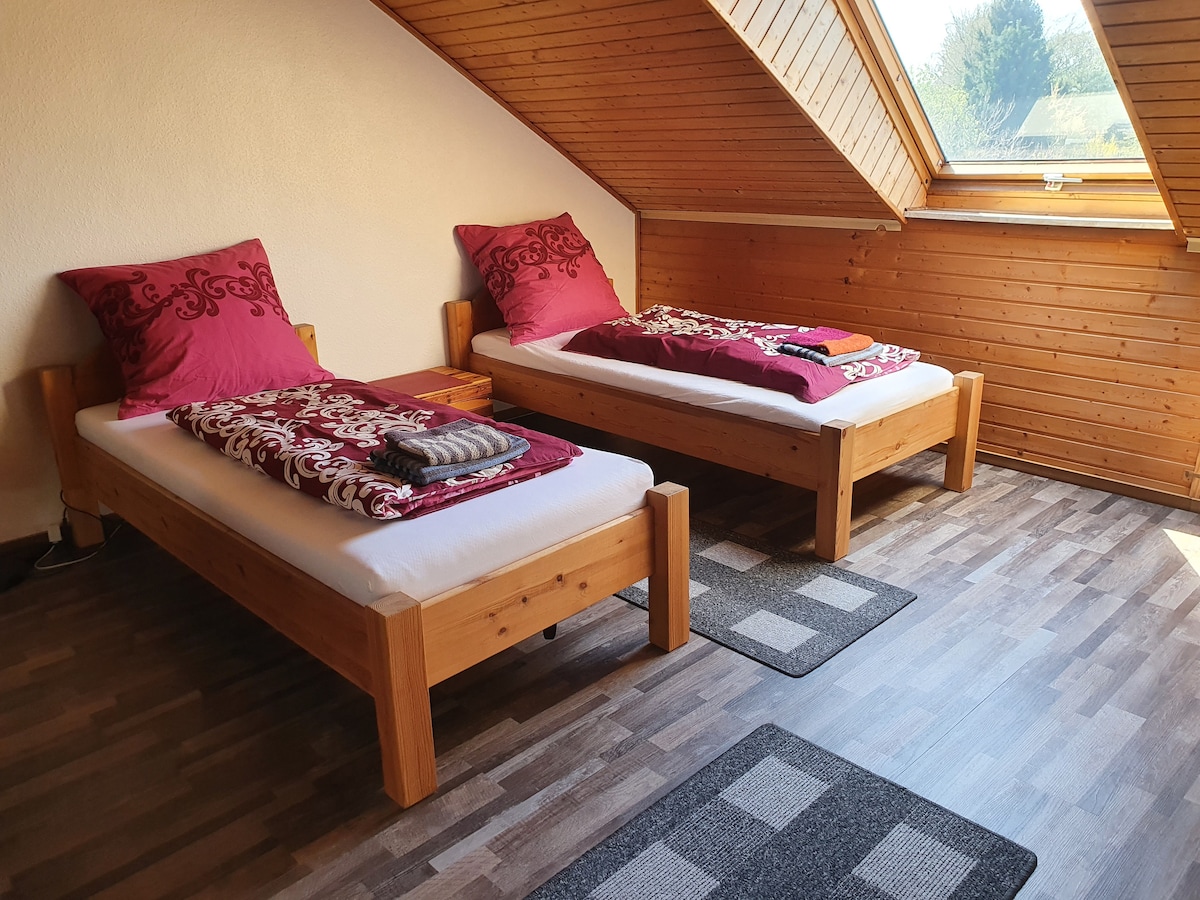 Kamer met 2 één persoons bedden