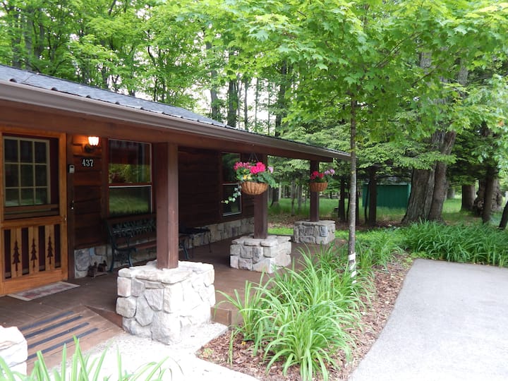 Cherrywood Cottage Cottages for Rent in Northport, Michigan, United