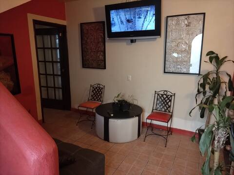 A central rustic style HOUSE with garage. Facturo.