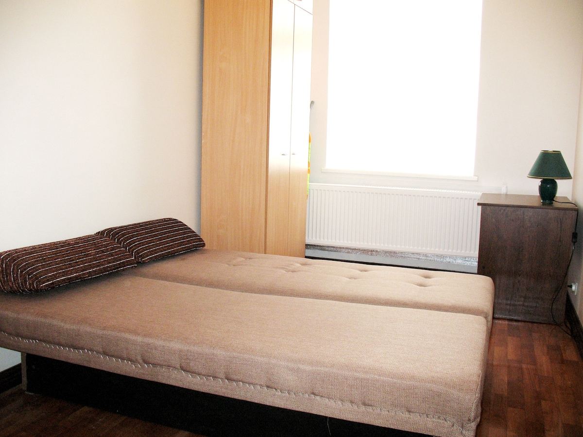 Ორადგილიანი დივანი