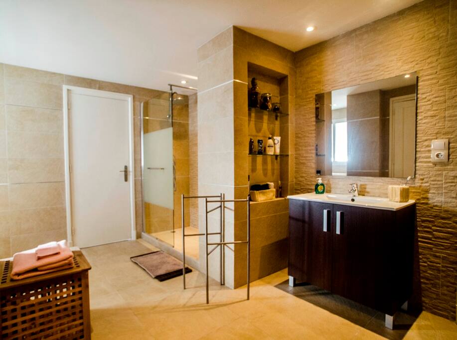 Suite private bathroom