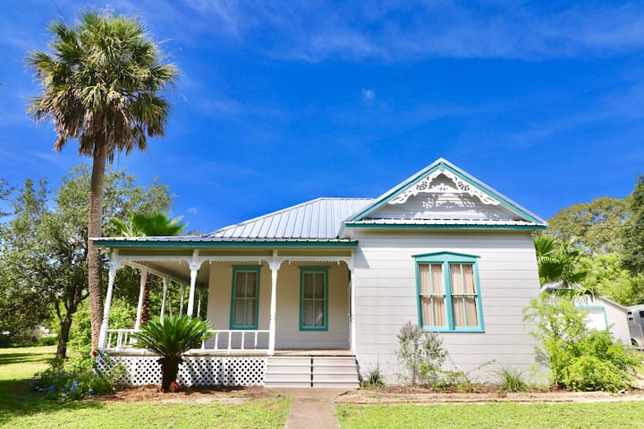 Three Oaks Guest House