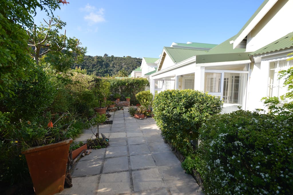 Private entrance garden