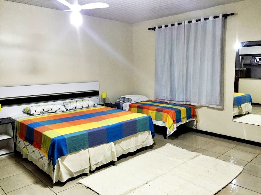Nossos quartos são preparados para seu conforto. Este é o CORES!