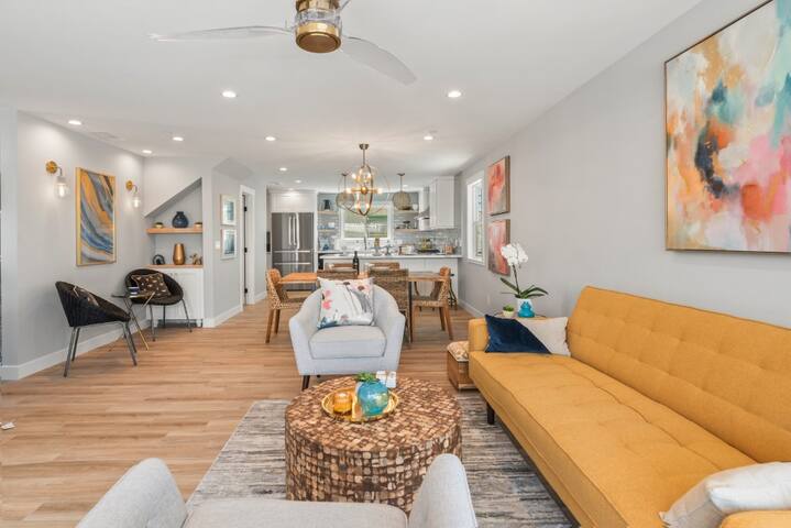 Designer Beach House | AC | Attached Garage gallery image 2