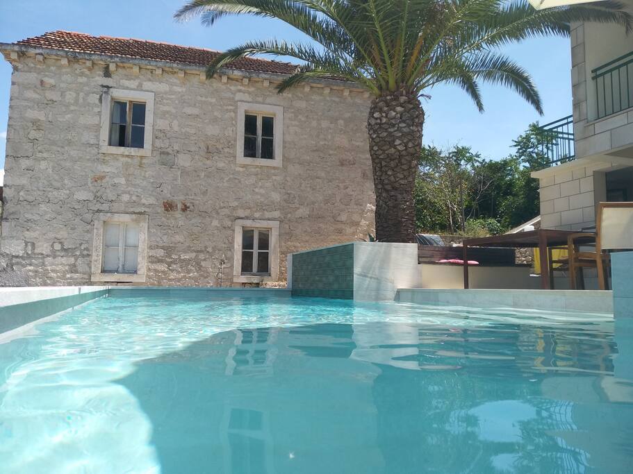 Apartment by the pool