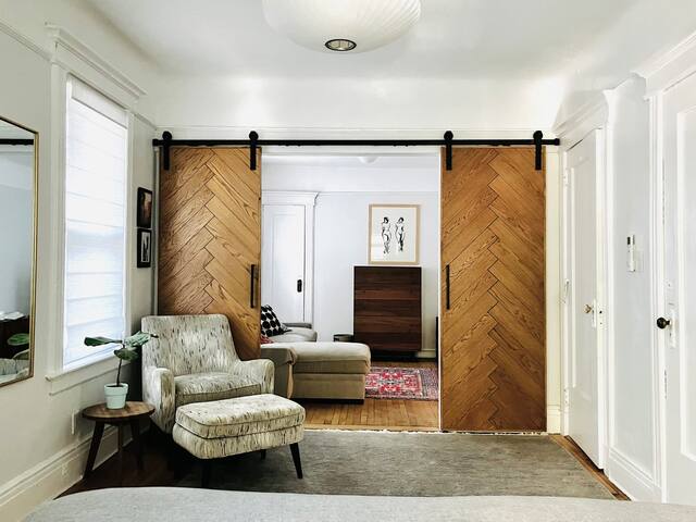 Newly Renovated & Luxurious Historic Home gallery image 2