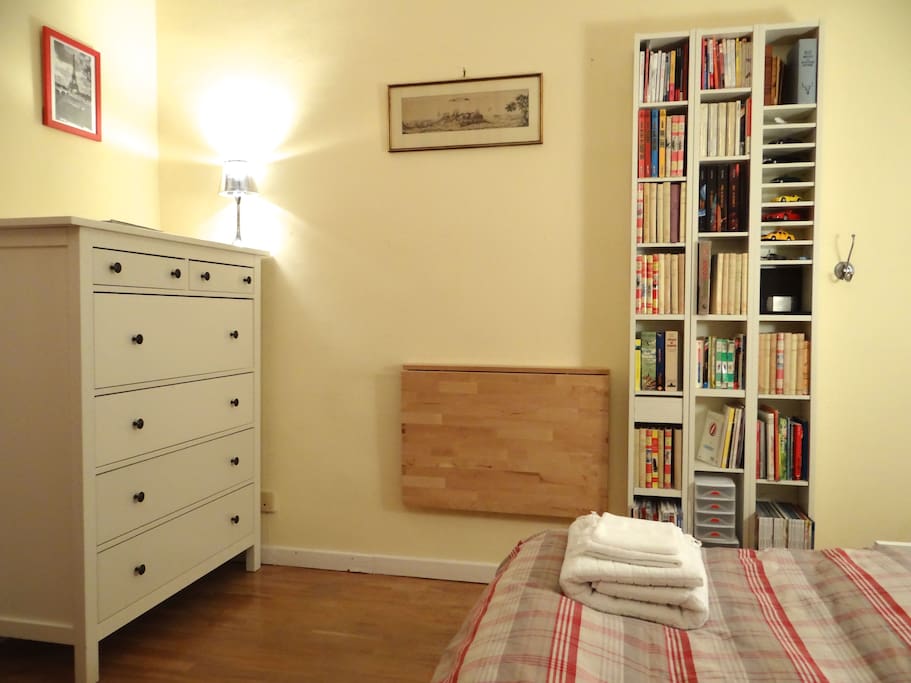 Large drawer chest (empty)
