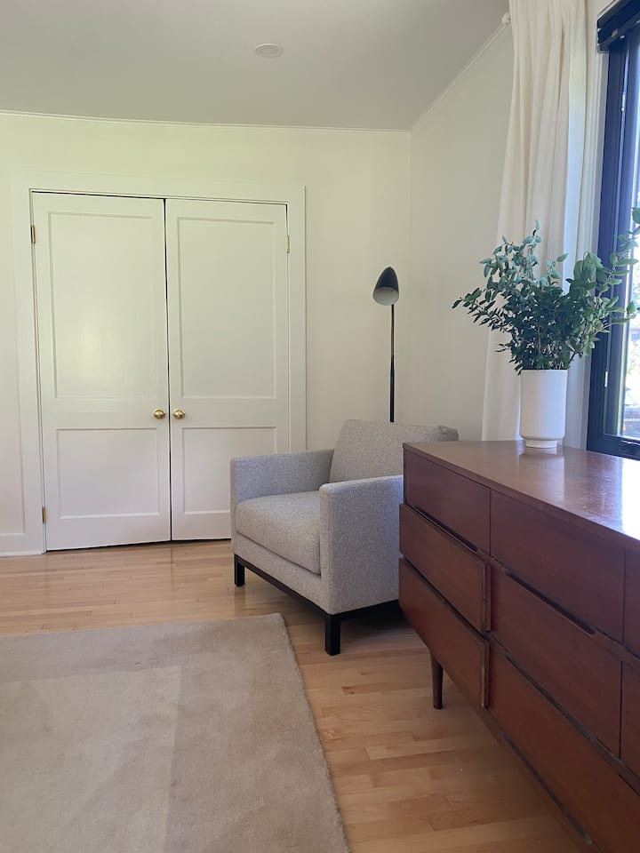 חדר שינה קינג סייז למטה 