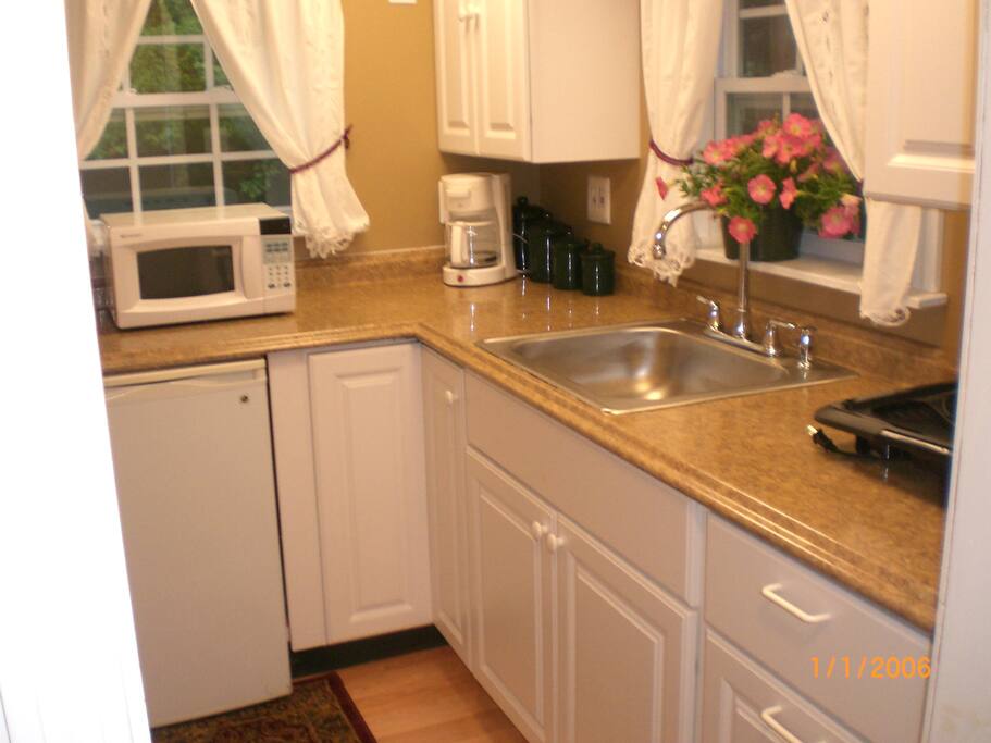 Kitchenette complete with everything you need.