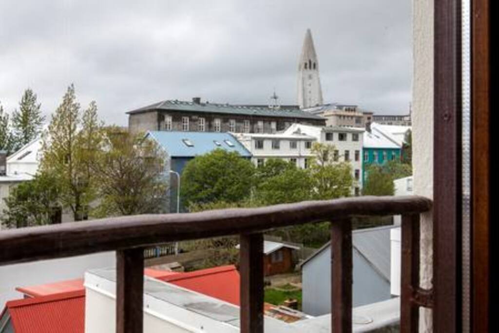 Living room view over the landmark church-Hallgrimskirkja