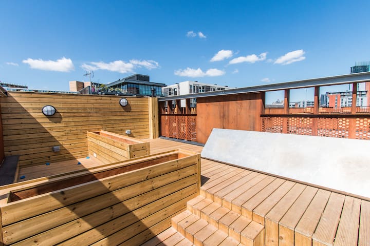 Cosy Rooftop city ctr apt(check in with key box)