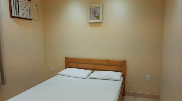 Prvi apartman, s desne strane, drugi kat.
Svaka spavaća soba na drugom katu ima bračni krevet.